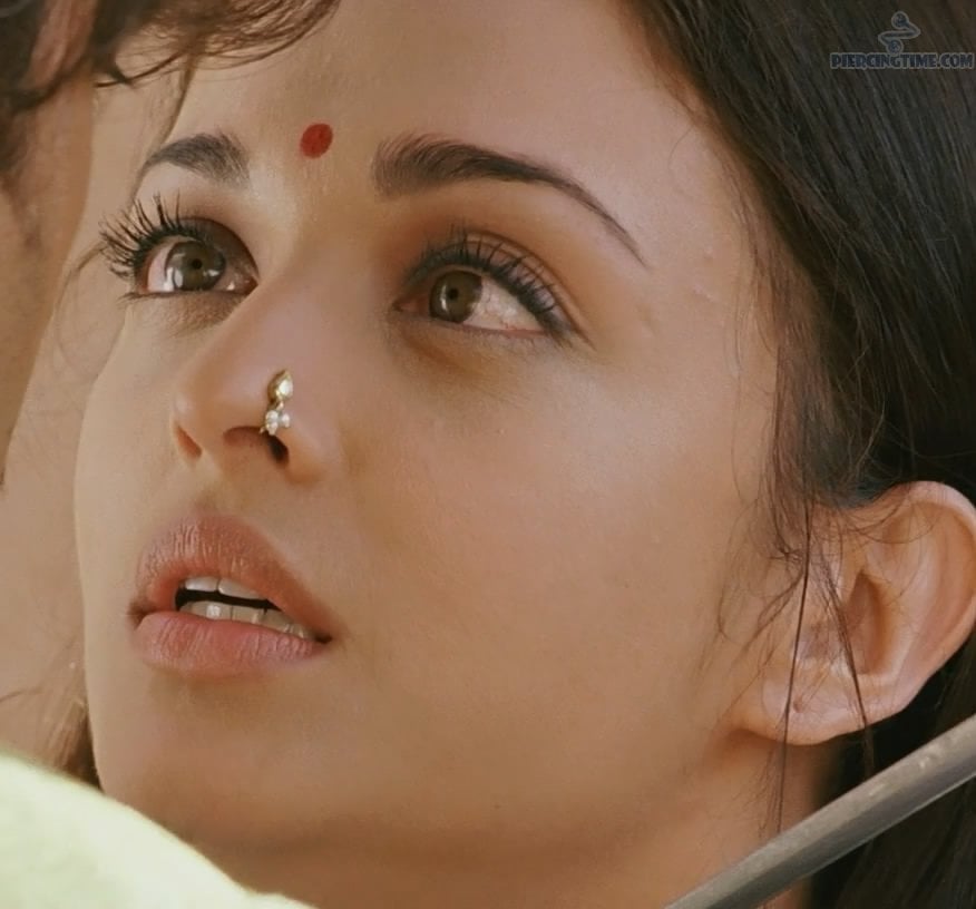 Close-aishwarya-rai-Nose piercing