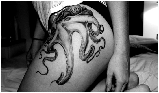 Tattoos featuring squid or octopus in design, idea 14