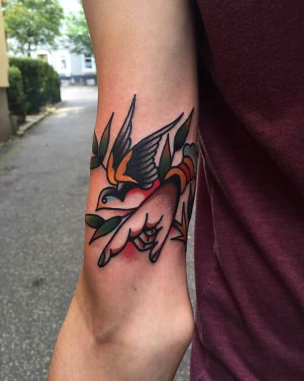 Sweet and meaningful swallow tattoos design, idea 58