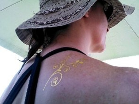 Fancy and glittery gold tattoos design, idea 8