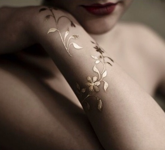 Fancy and glittery gold tattoos design, idea 9