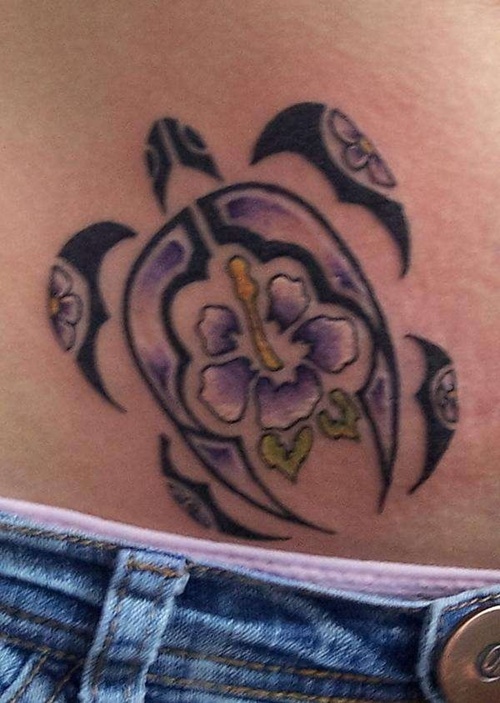 Tattoos with the hibiscus flower in their design, idea 13