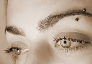 Different ways sport eyebrow piercing design, idea 8