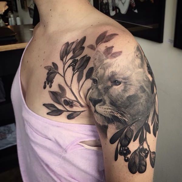 Magnificent shoulder tattoo design, idea 29