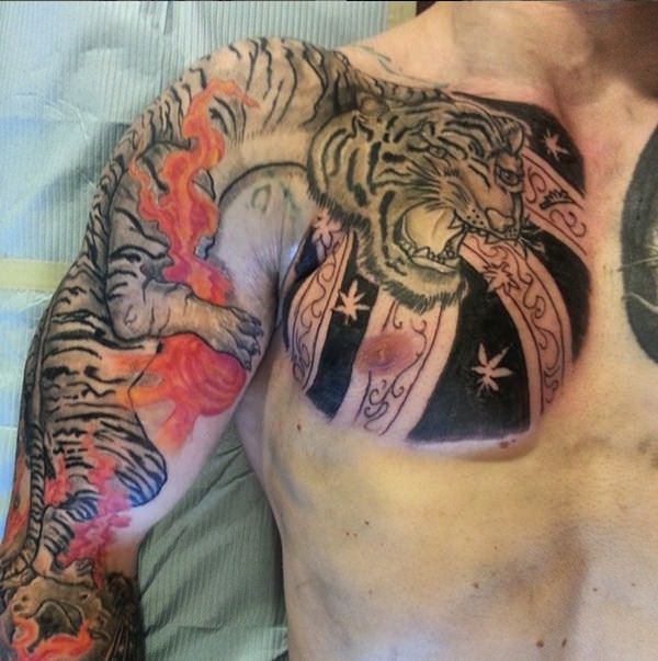 Magnificent shoulder tattoo design, idea 8