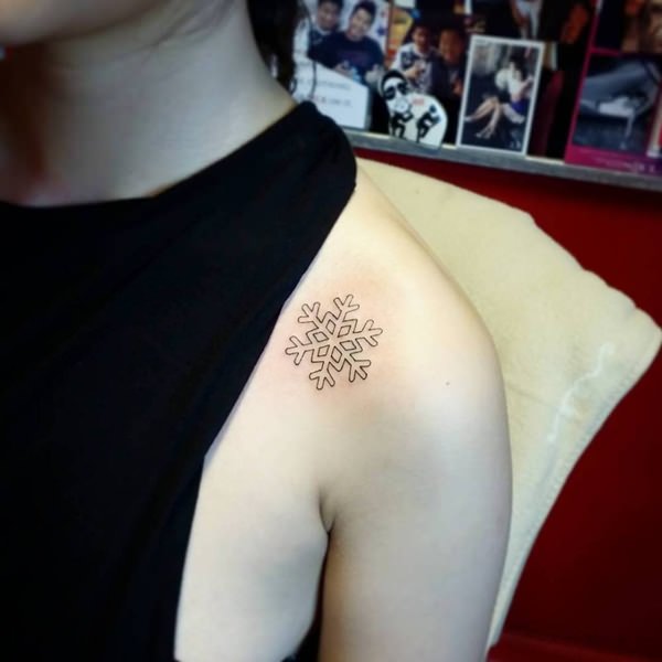 Magnificent shoulder tattoo design, idea 12