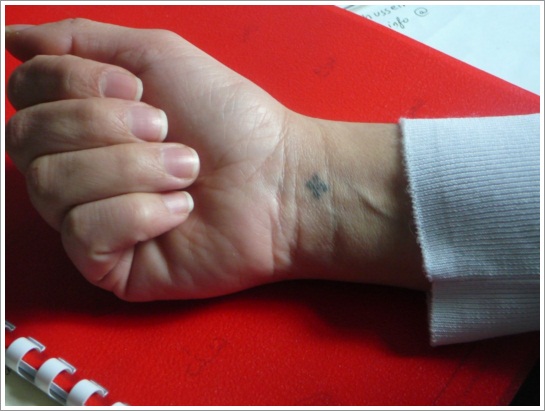 Spectacular wrist tattoo design, idea 35