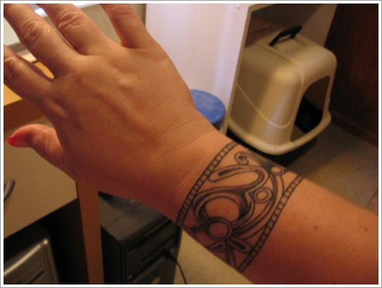 Spectacular wrist tattoo design, idea 28