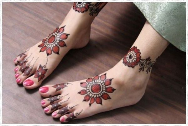 13 Amazing Thigh Henna Mehndi Tattoo Art Designs