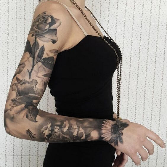 Frauen sleeve tattoo Incredibly Detailed